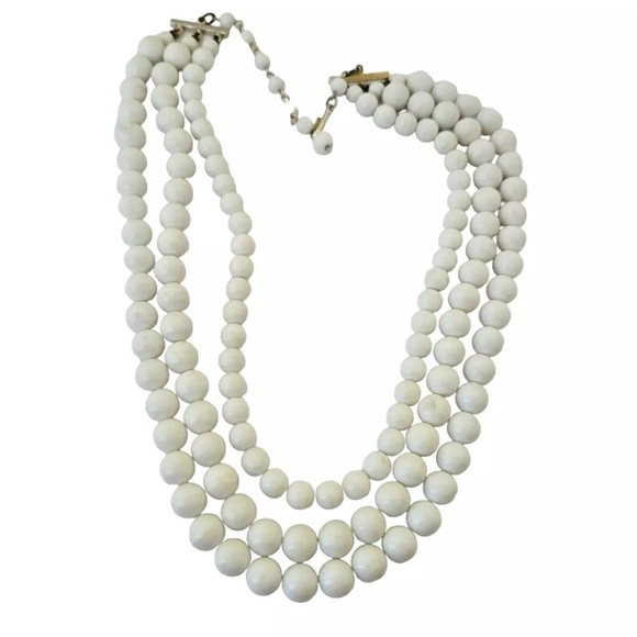 Vintage Japan Triple Strand White Bead Necklace 18” J Hook Clasp Retro Classic - Picture 6 of 6